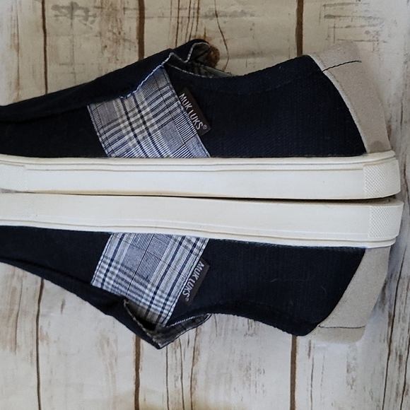 Muk Luks Kyle navy blue slip on sneakers with plaid accents NWOT - Picture 3 of 12